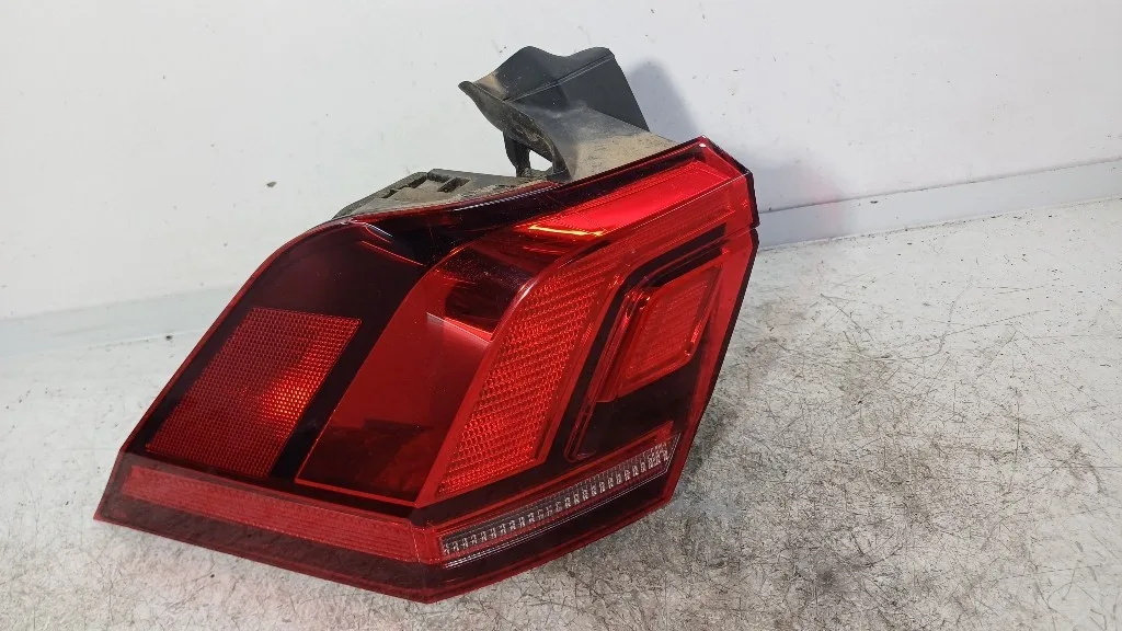 STOP FANALE POSTERIORE SINISTRO VOLKSWAGEN Tiguan Serie 5NA945095C DGDB (16>)