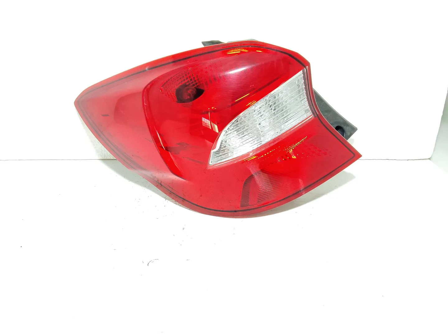STOP FANALE POSTERIORE SINISTRO con codice 2248568 da FORD Ka Ka+ Serie (16>20)