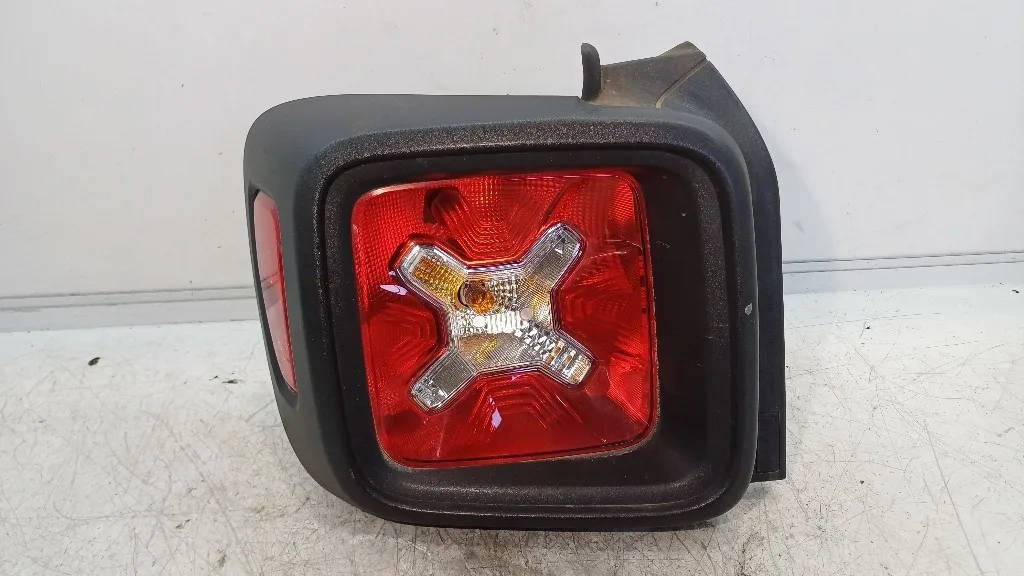 STOP FANALE POSTERIORE SINISTRO JEEP Renegade Serie 52109469 46337540 (18>)