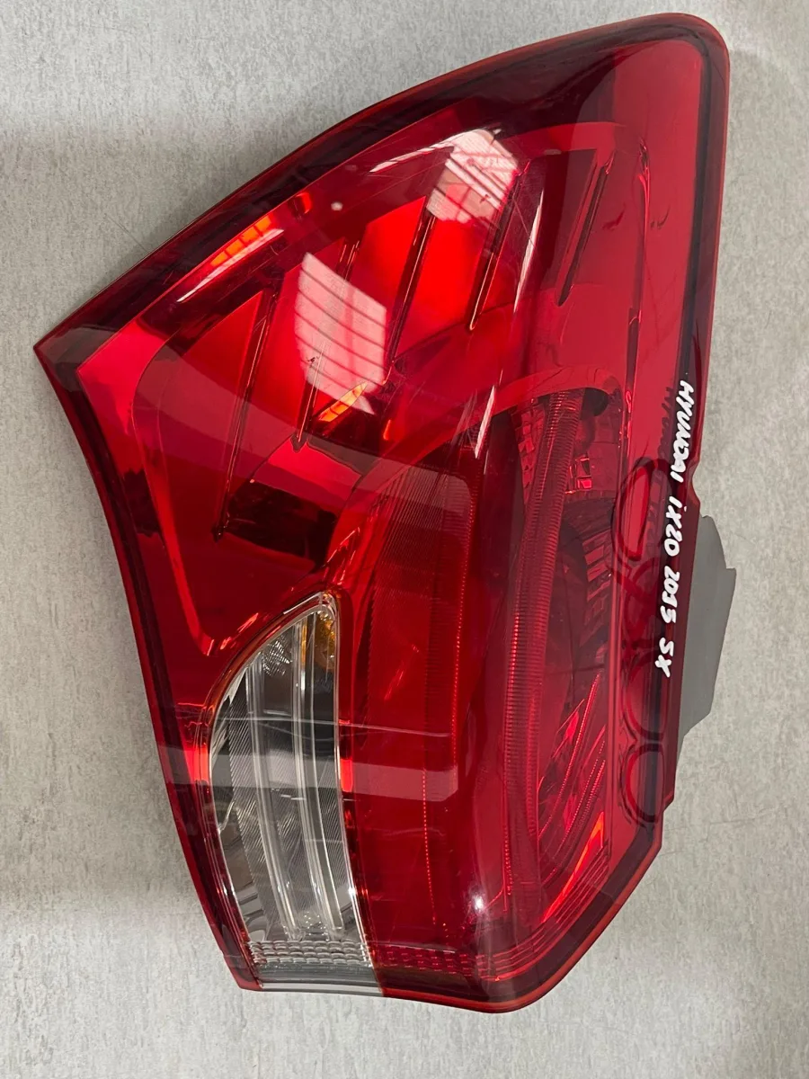 STOP FANALE POSTERIORE SINISTRO HYUNDAI iX20 Serie 924111K000 con codice motore D4FB (10>19)