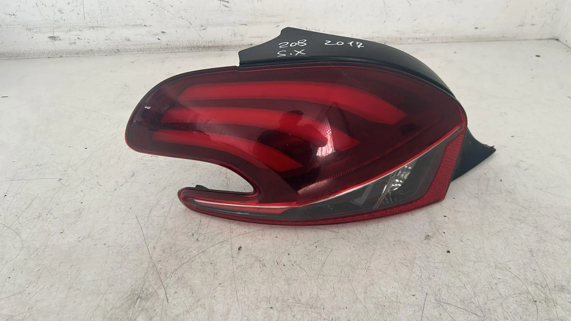 STOP FANALE POSTERIORE SINISTRO PEUGEOT 208 Serie 9825601280 (12>19)
