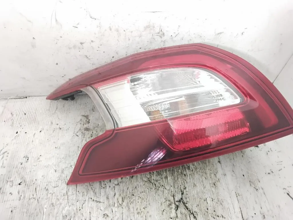 STOP FANALE POSTERIORE SINISTRO con codice 9677817680 da PEUGEOT 308 2° Serie (13>)