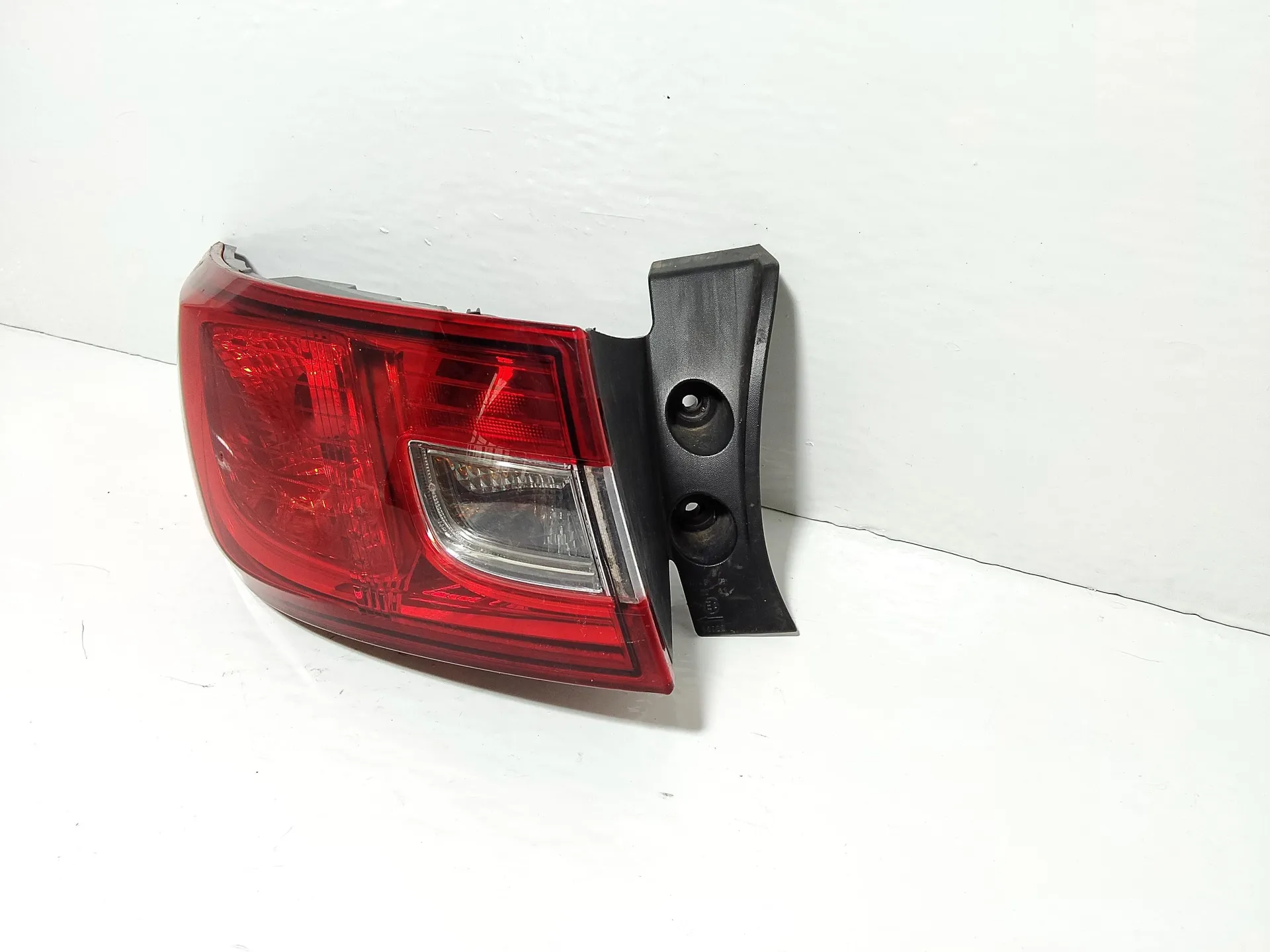 STOP FANALE POSTERIORE SINISTRO con codice FR26380104 da RENAULT Clio Serie IV (12>19)