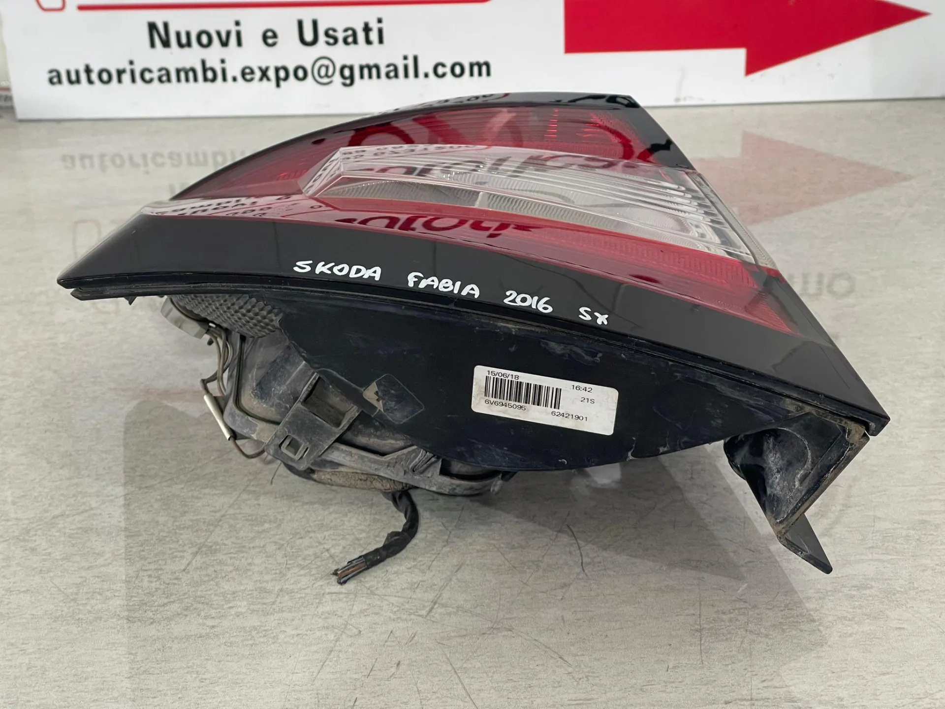 STOP FANALE POSTERIORE SINISTRO con codice 6V6945095 da SKODA Fabia Berlina 3° Serie (15>21)
