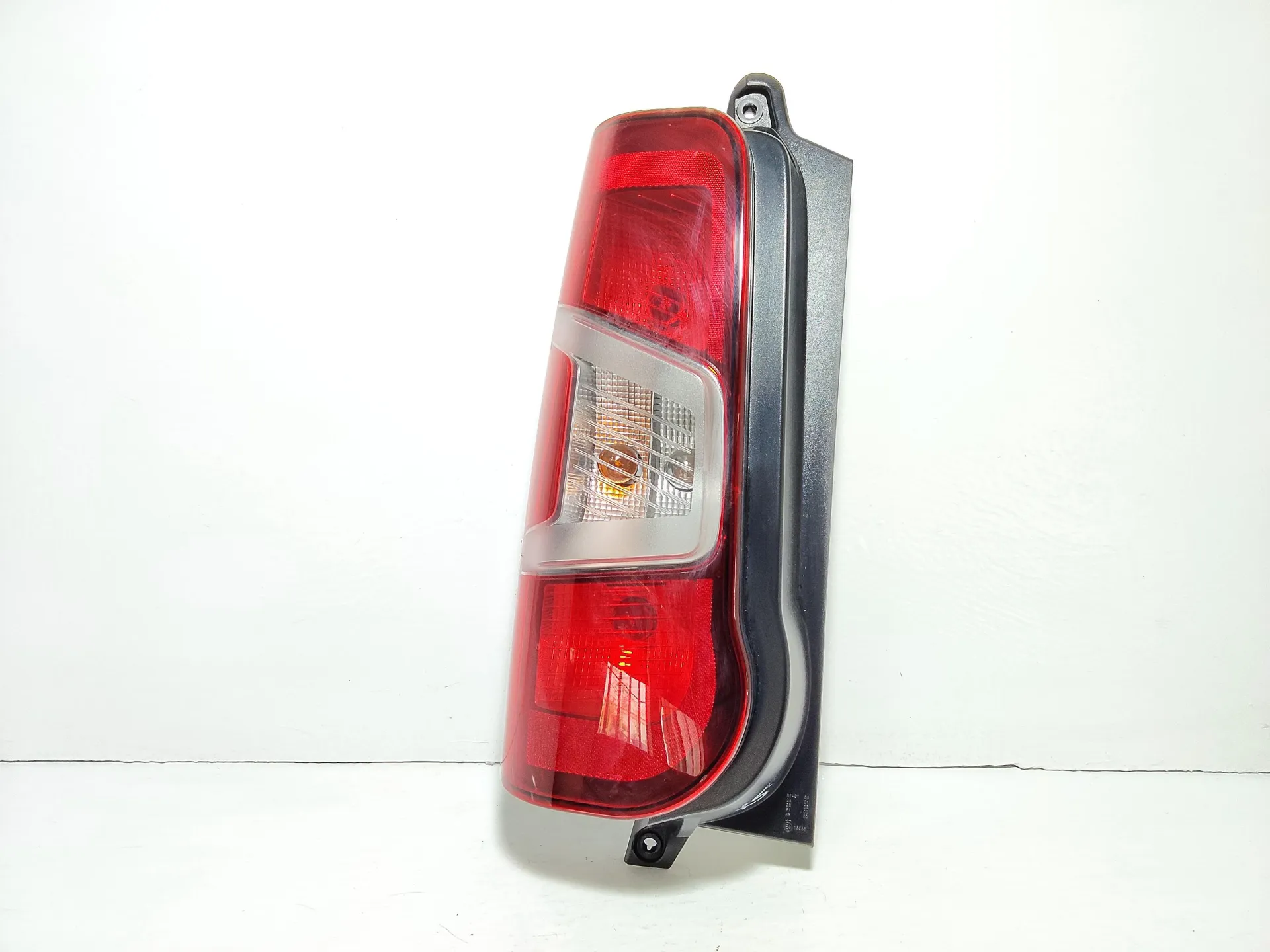 STOP FANALE POSTERIORE SINISTRO con codice 9819235880 da TOYOTA Proace City Serie (19>)