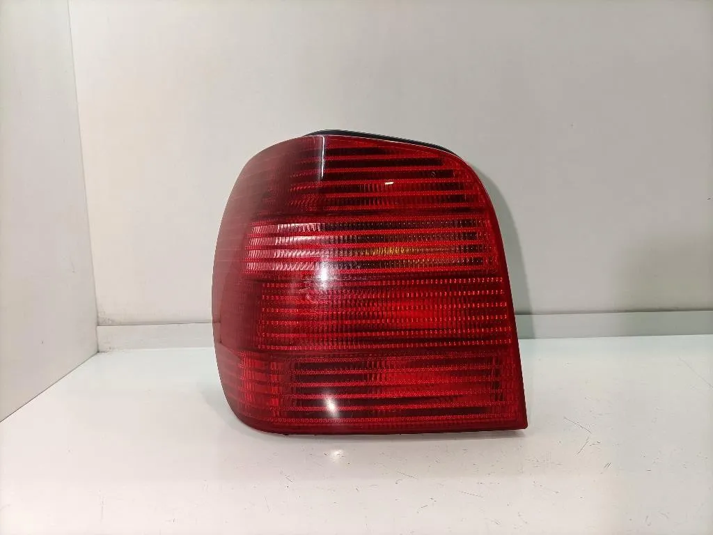 STOP FANALE POSTERIORE SINISTRO VOLKSWAGEN Polo 3° Serie 6N0945095 AEX (94>01)