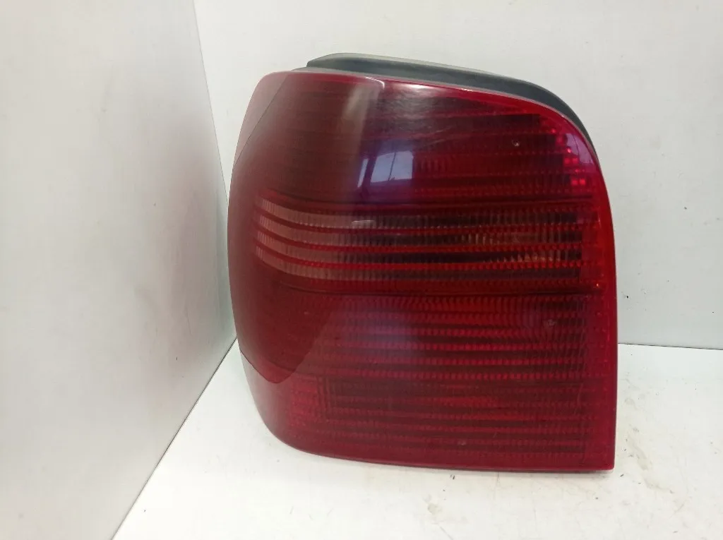 STOP FANALE POSTERIORE SINISTRO VOLKSWAGEN Polo 3° Serie 6N0945095 AMF (94>01)