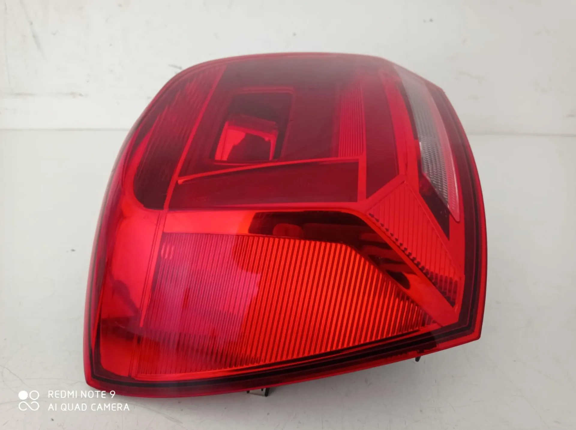 STOP FANALE POSTERIORE SINISTRO con codice 6C0945095K da VOLKSWAGEN Polo 6° Serie (17>)