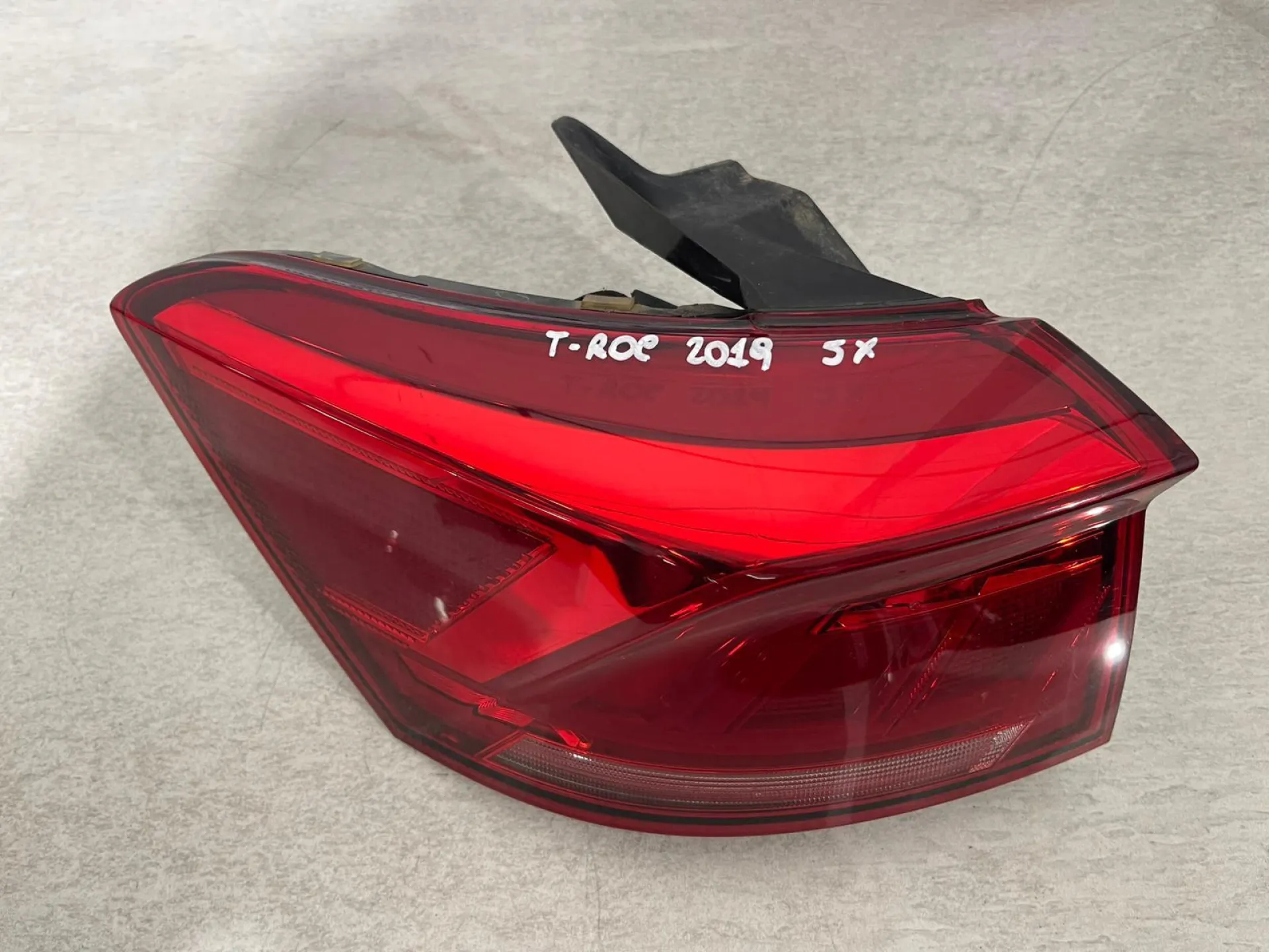 STOP FANALE POSTERIORE SINISTRO VOLKSWAGEN T-Roc Serie 2GA945095 con codice motore DGTE (17>)