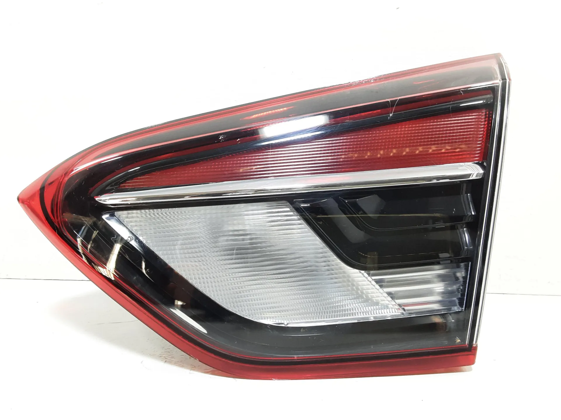 STOP POSTERIORE DESTRO INTEGRATO NEL PORTELLO OPEL Crossland Serie (X) 39137524 B 12 XE (EB2F), D 12 XE (EB2FA) (17>)