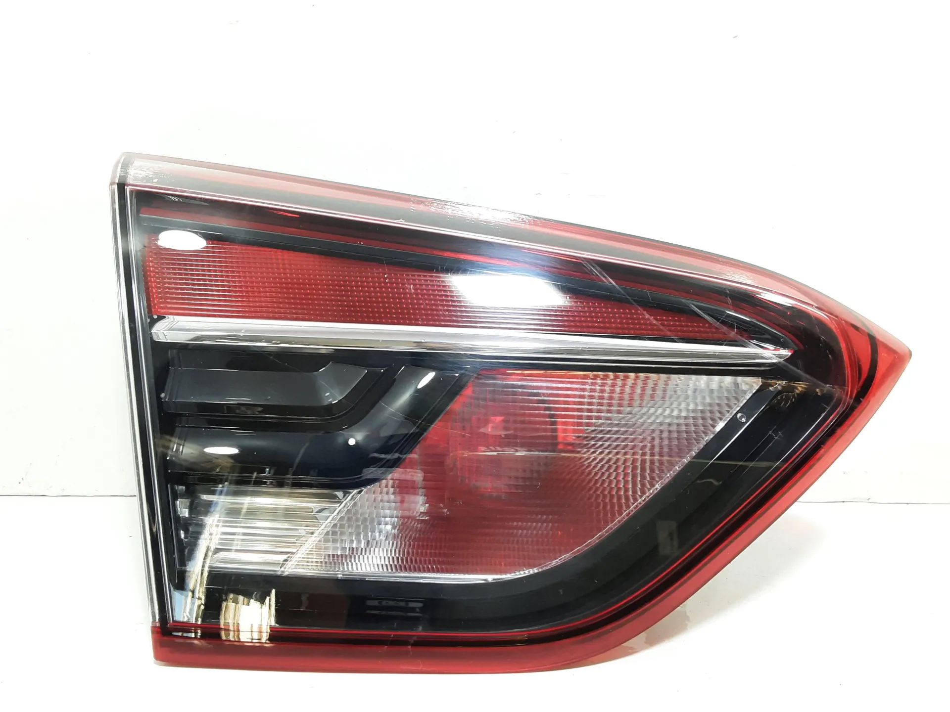 STOP POSTERIORE SINISTRO INTEGRATO NEL PORTELLO con codice 39137523 da OPEL Crossland Serie (X) (17>)