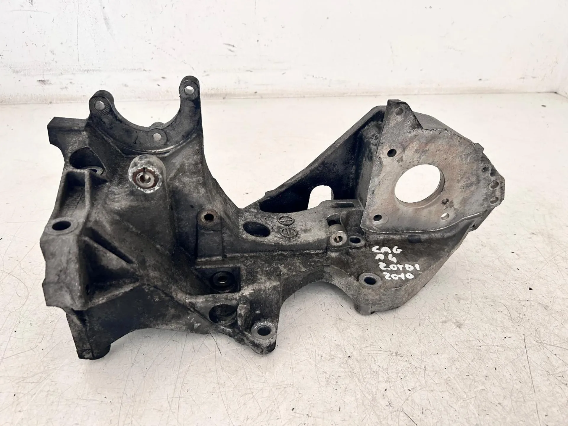 SUPPORTO ALTERNATORE con codice 03L903143H da AUDI A4 Berlina Diesel 2000 (07>10)