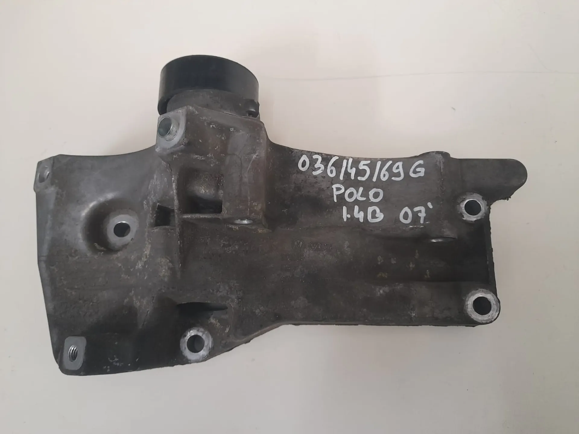 Supporto alternatore VW Polo 1.4 B del 2006 CODICE RICAMBIO : 036145169G
