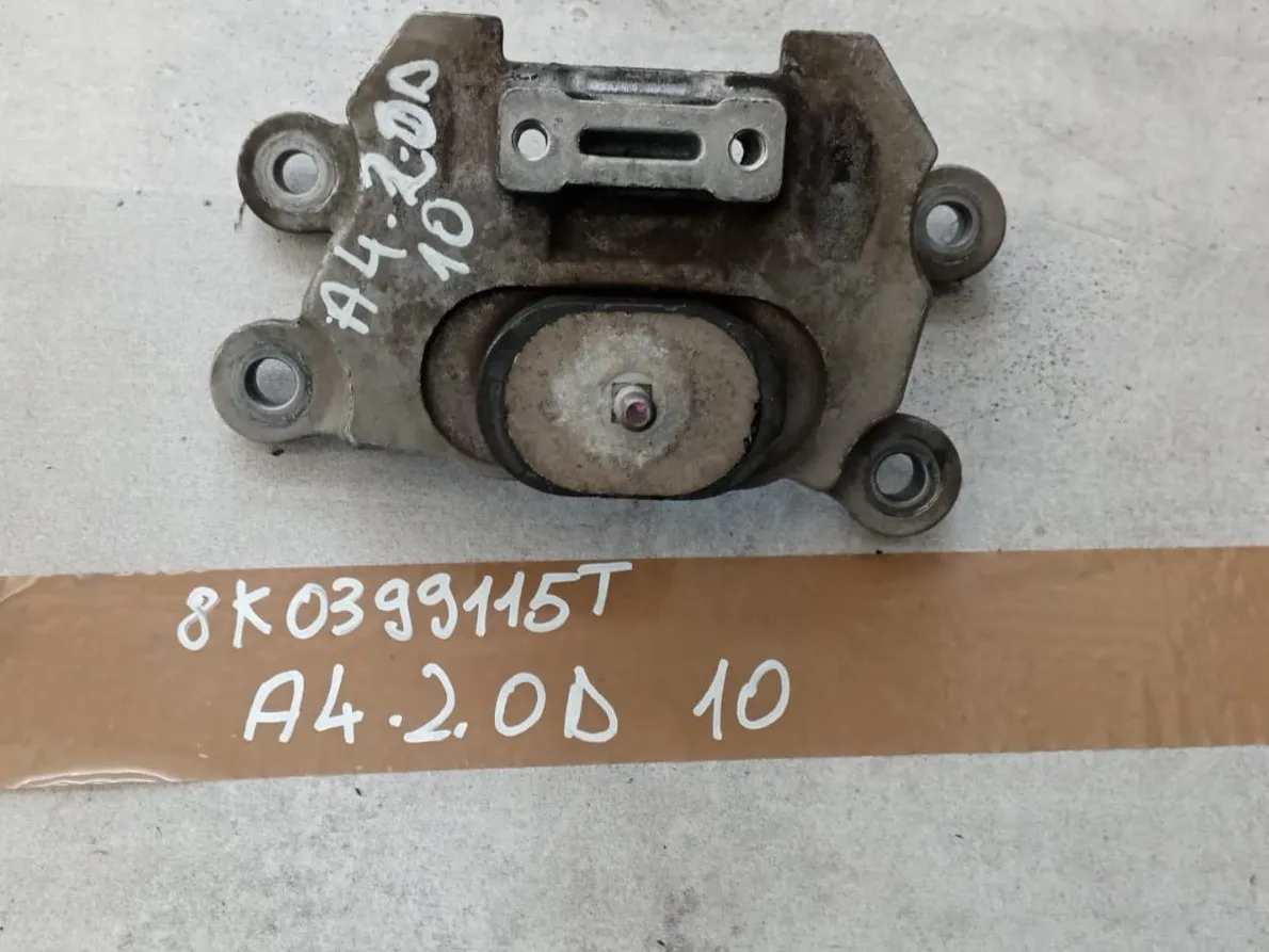 Supporto cambio Audi A4 2.0 D del 2010 CODICE RICAMBIO : 8K0399115T