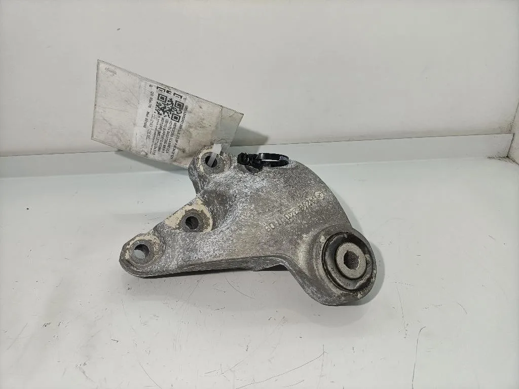 SUPPORTO CAMBIO con codice A2462401209 da MERCEDES CLA Shooting Brake 651930 diesel 2143 (15>>)