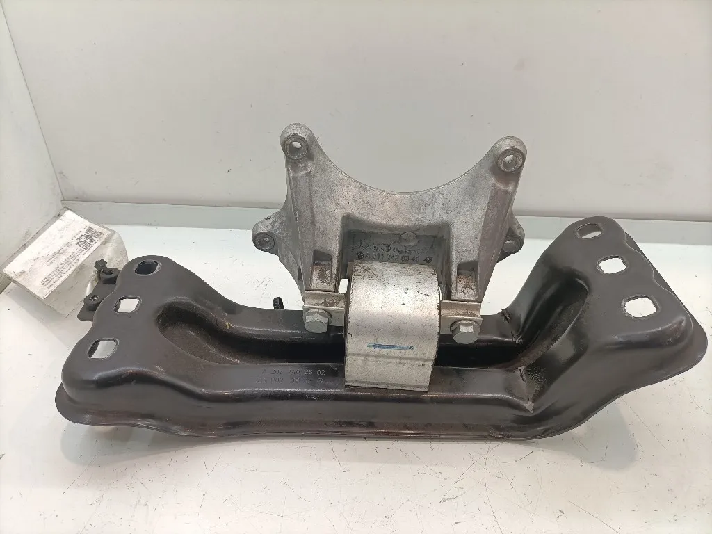 SUPPORTO CAMBIO MERCEDES Classe C S. Wagon W205 A2052402502 626951(R9M) diesel 1598 (14>)