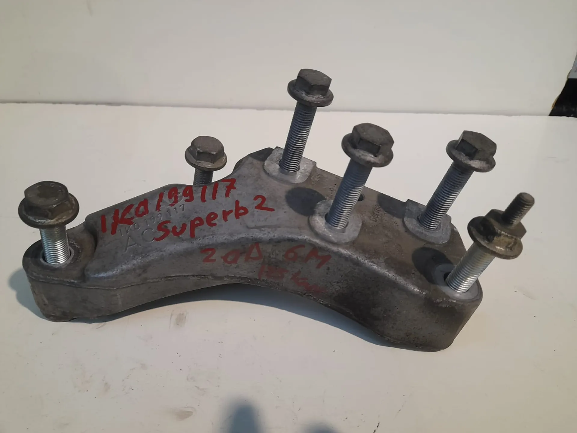 Supporto cambio Skoda Superb del 2010 2.0 Diesel CODICE RICAMBIO : 1K0199117
