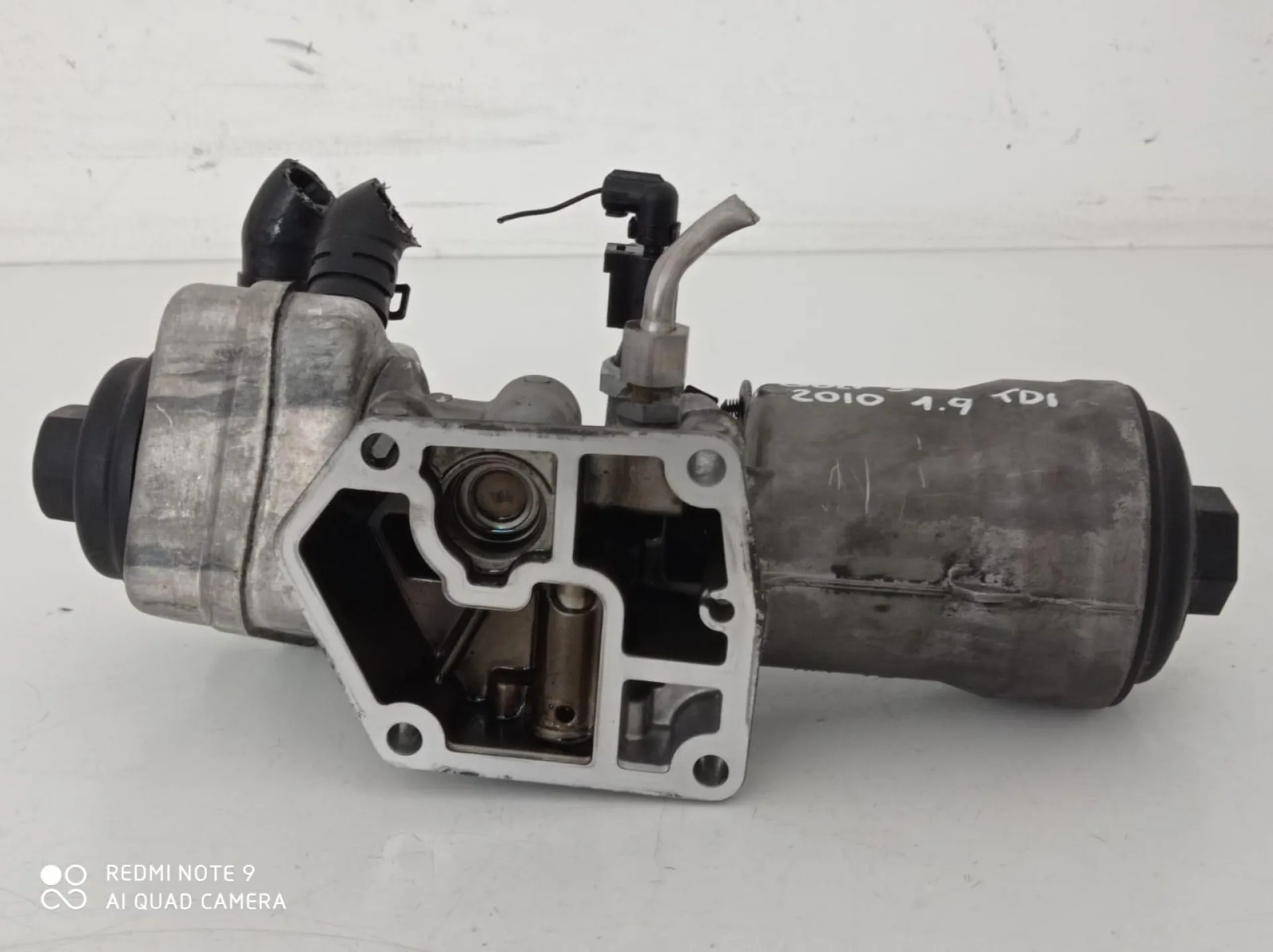 SUPPORTO FILTRO OLIO con codice 045115389G da VOLKSWAGEN Golf 5 Berlina Diesel 1900 (03>08)