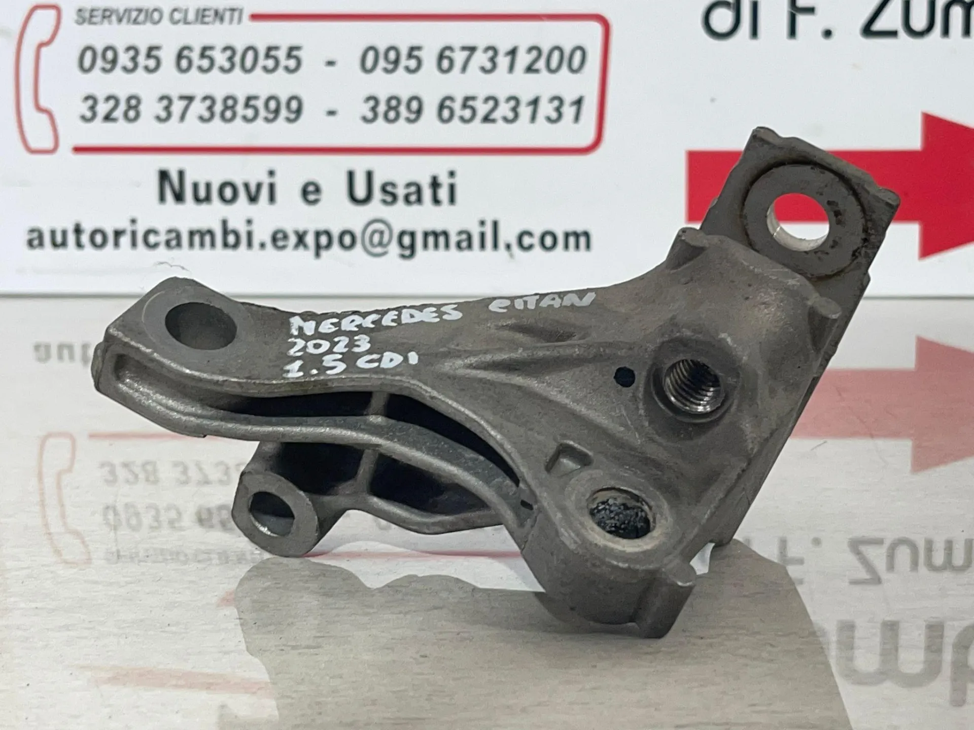 SUPPORTO MOTORE con codice 113320517R da A4202430100 MERCEDES Citan W420 Serie con codice motore K9K U8 Diesel 1500