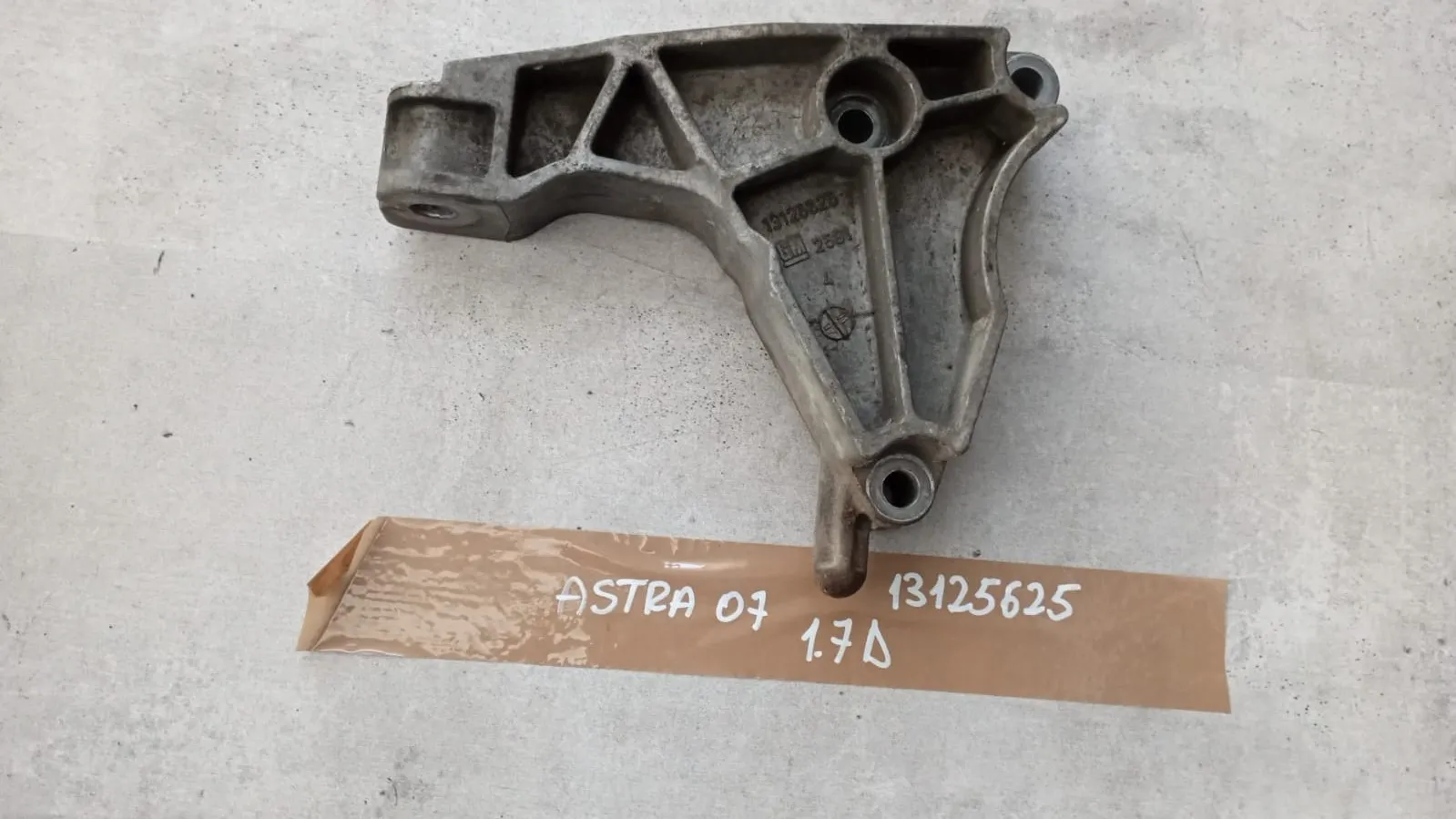 Supporto motore Opel Astra H 1.7 D del 2007 CODICE RICAMBIO : 13125625