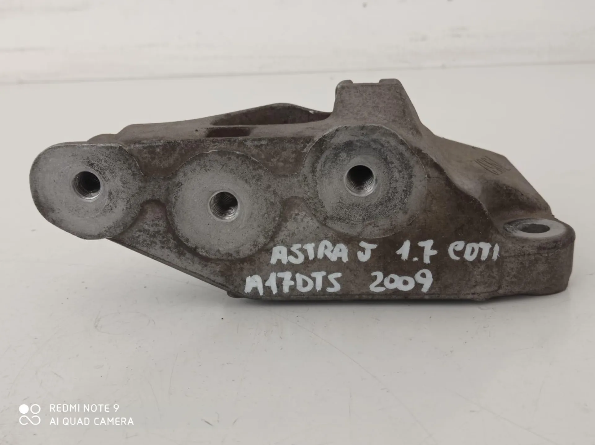 SUPPORTO MOTORE con codice G2948000 da OPEL Astra J Diesel 1700 (09>)