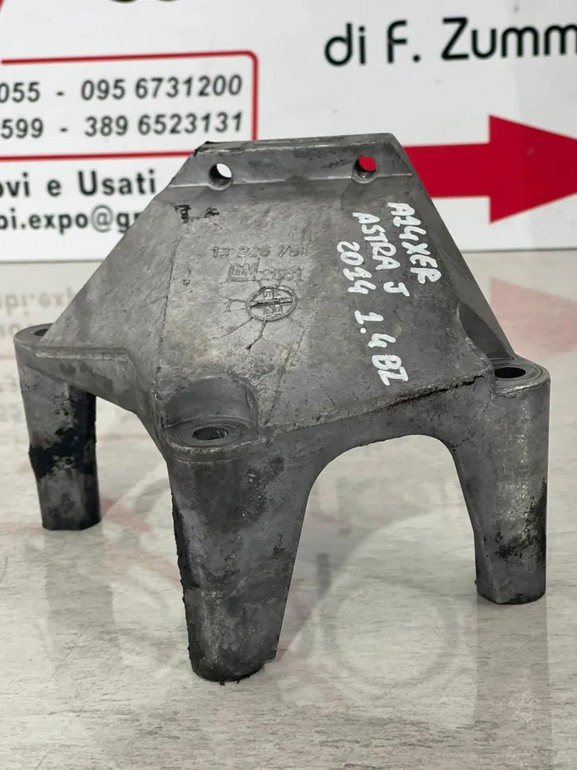 SUPPORTO MOTORE con codice 13226751 da 13248599 OPEL Astra J 2° Serie con codice motore A14XER Benzina 1400