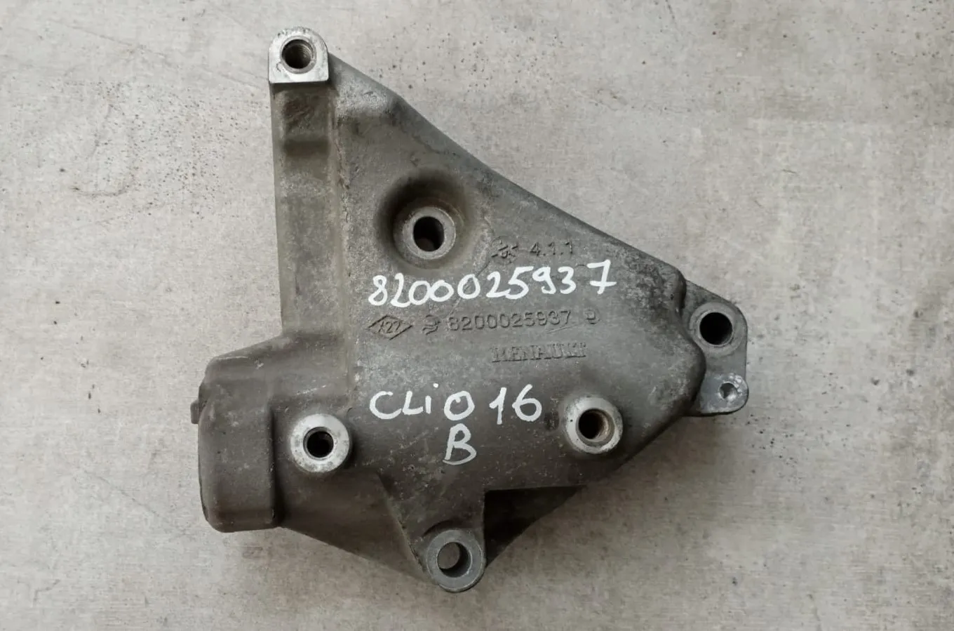 Supporto motore Renault Clio 1.2 B del 2016 CODICE RICAMBIO : 8200025937