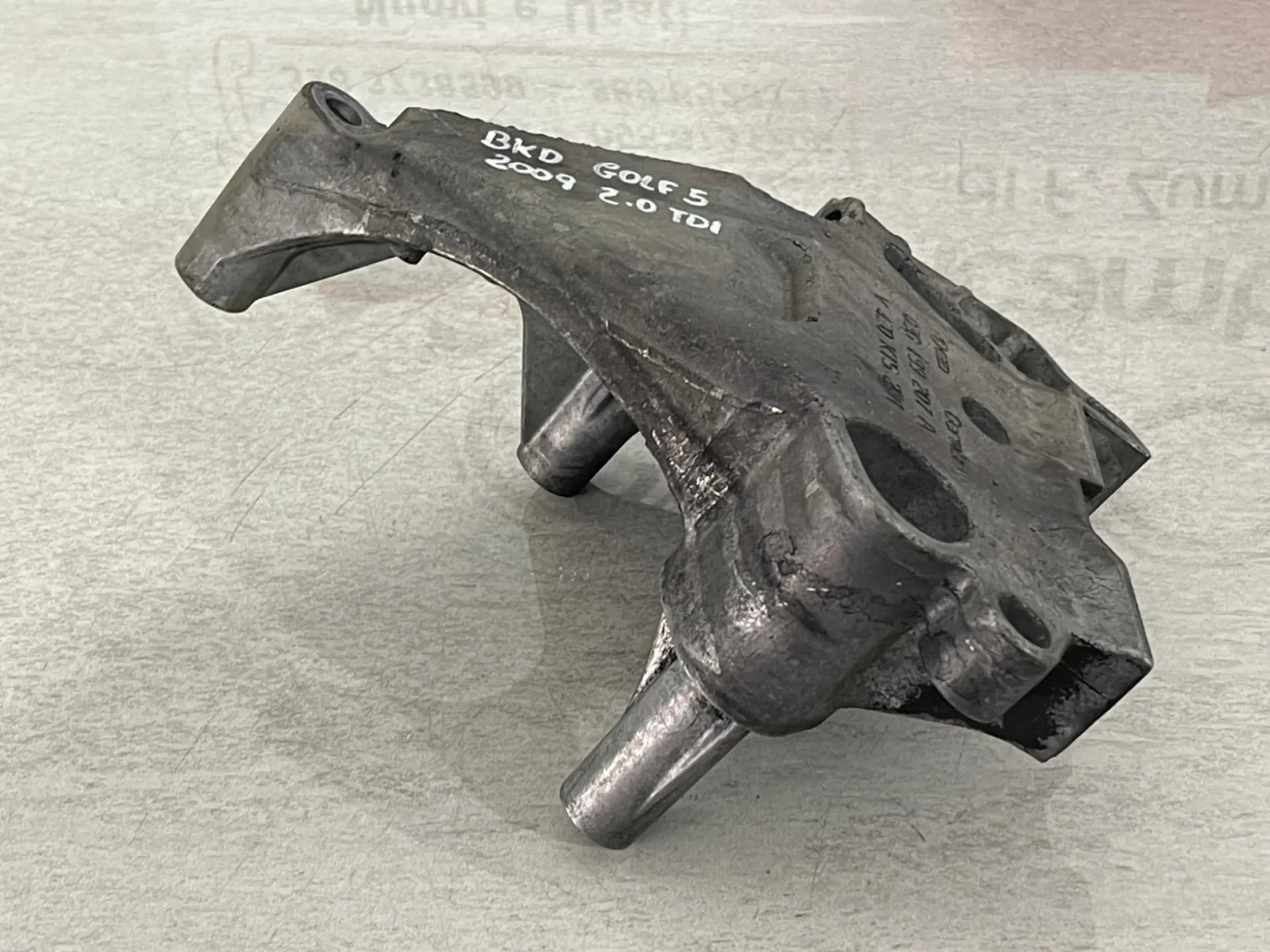SUPPORTO MOTORE con codice 03G199207A da 1K0199262CG VOLKSWAGEN Golf 5 Berlina con codice motore BKD Diesel 2000