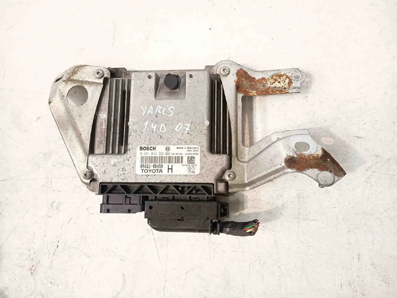 Centralina motore TOYOTA Yaris Serie (05>08) del 2005 - 2008  CODICE RICAMBIO : 1039515560