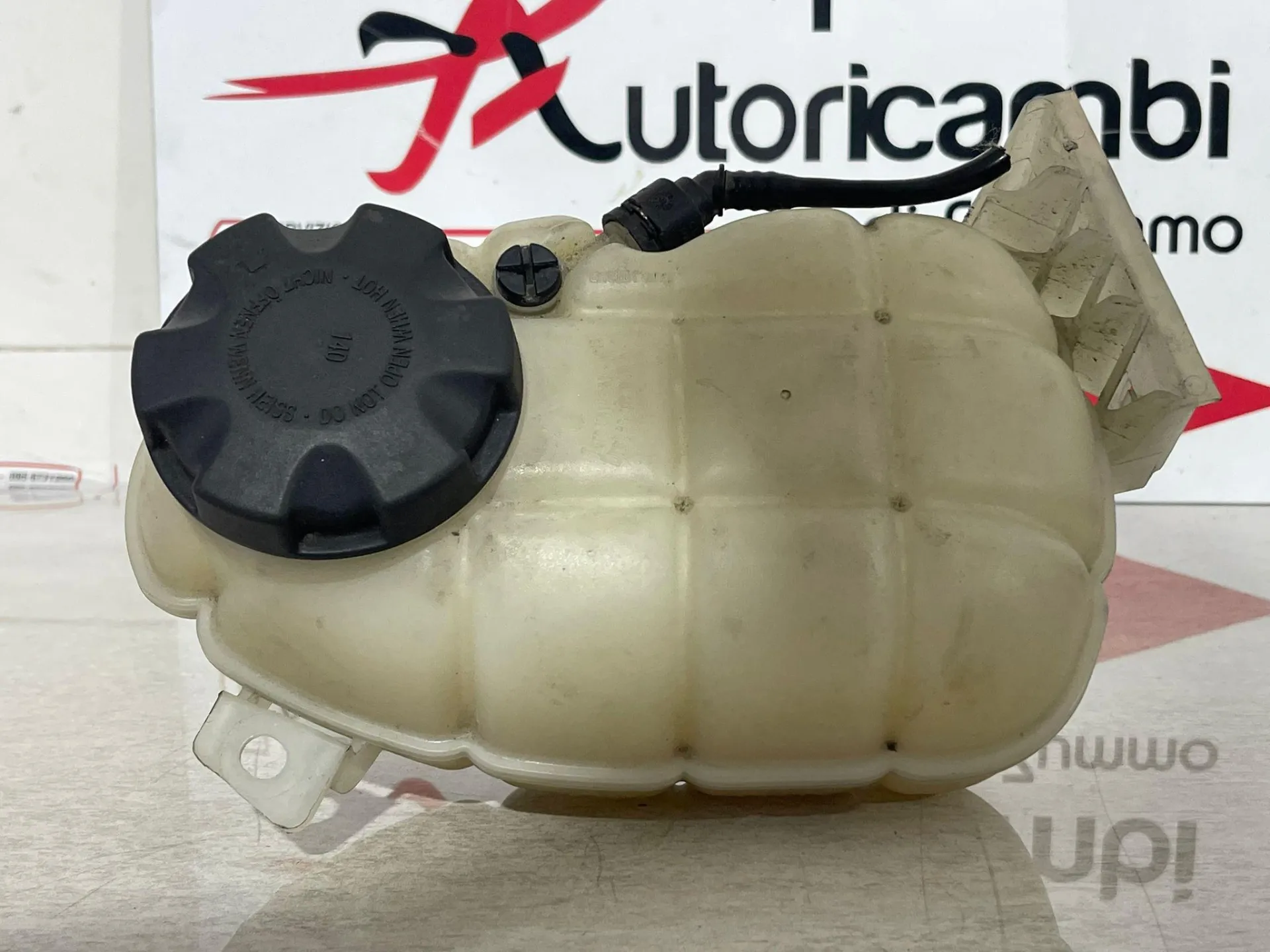 17137642160 VASCHETTA LIQUIDO RADIATORE BMW Serie 1 (F21) con codice motore N47D20C Diesel 2000