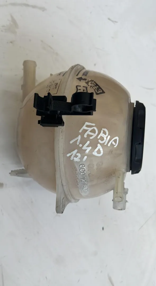 Vaschetta liquido radiatore Skoda Fabia 1.4 D del 2017 CODICE RICAMBIO : 6C0121407