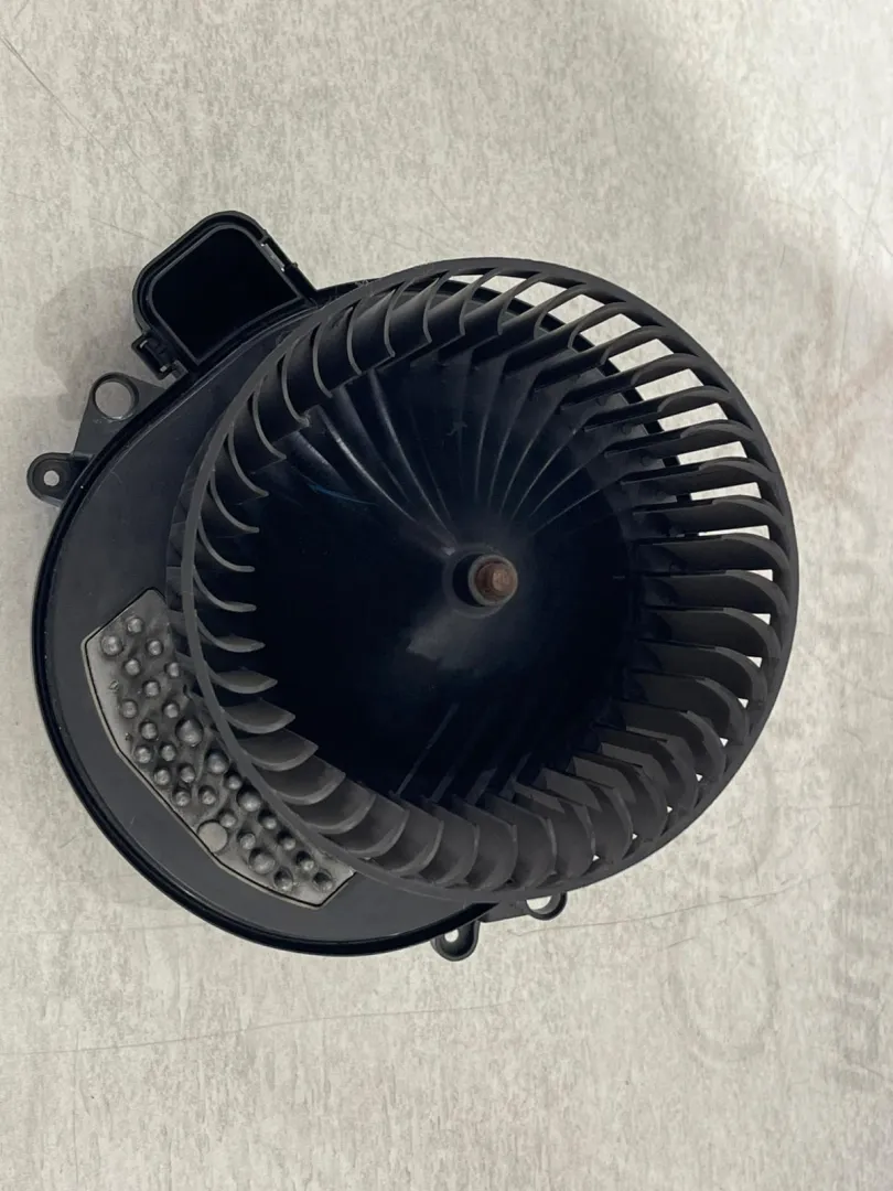 VENTOLA RISCALDAMENTO con codice 9276112-01 da BMW Serie 1 (F21) (12>18)