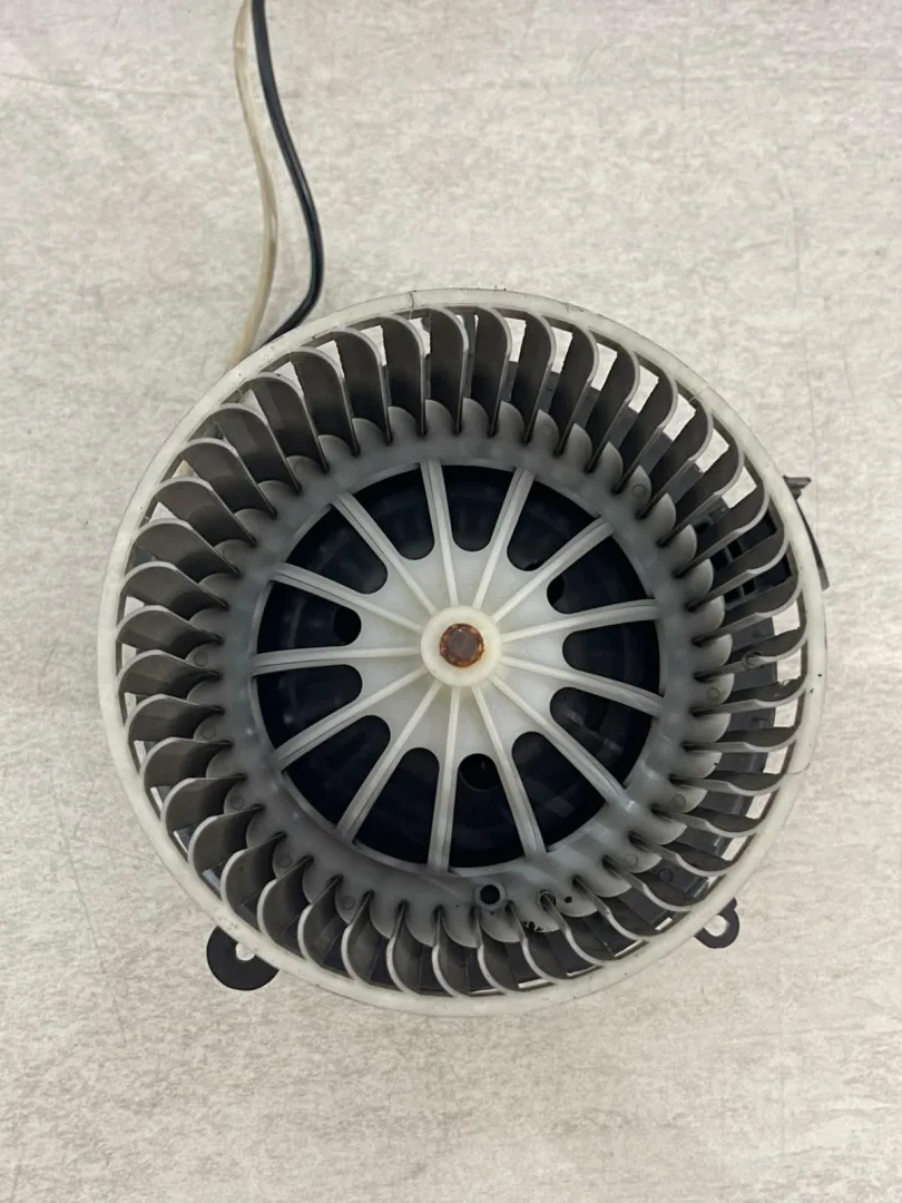 VENTOLA RISCALDAMENTO con codice U7253002 da OPEL Astra J 2° Serie (11>)