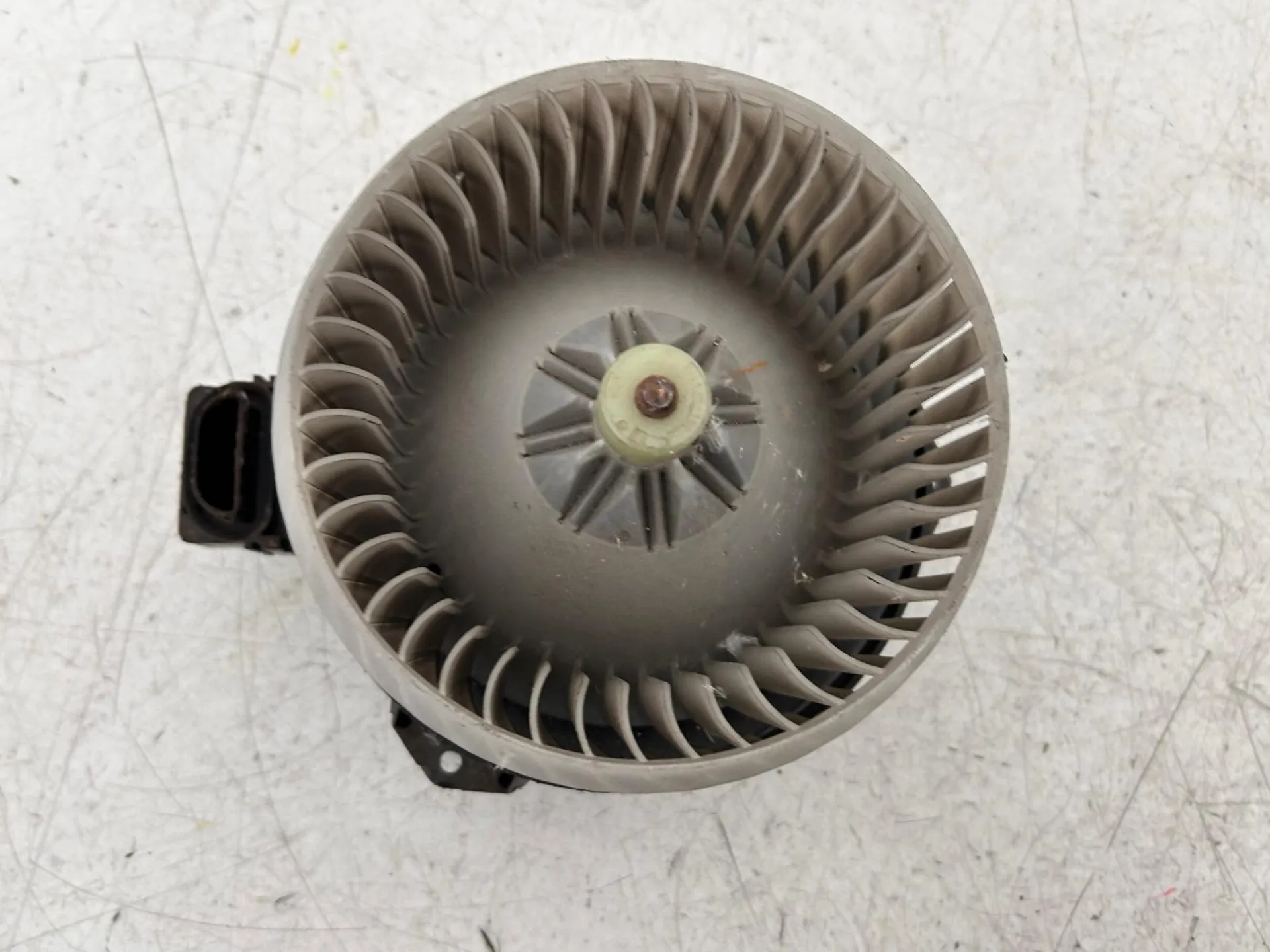 VENTOLA RISCALDAMENTO con codice AV272700-0311 da SUZUKI Swift 5° Serie (10>16)
