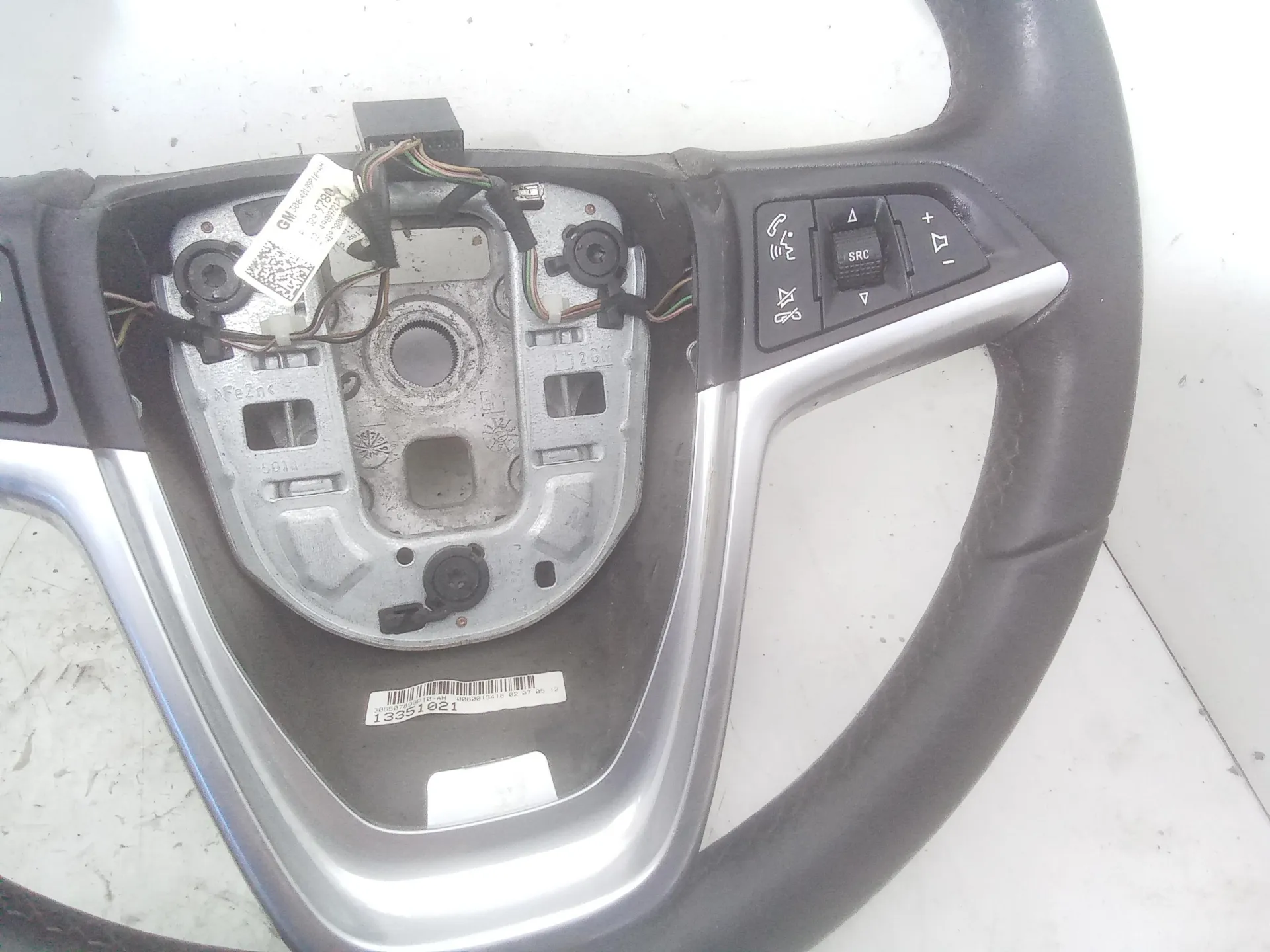 VOLANTE con codice 13351023 da OPEL Astra J 2° Serie (11>)