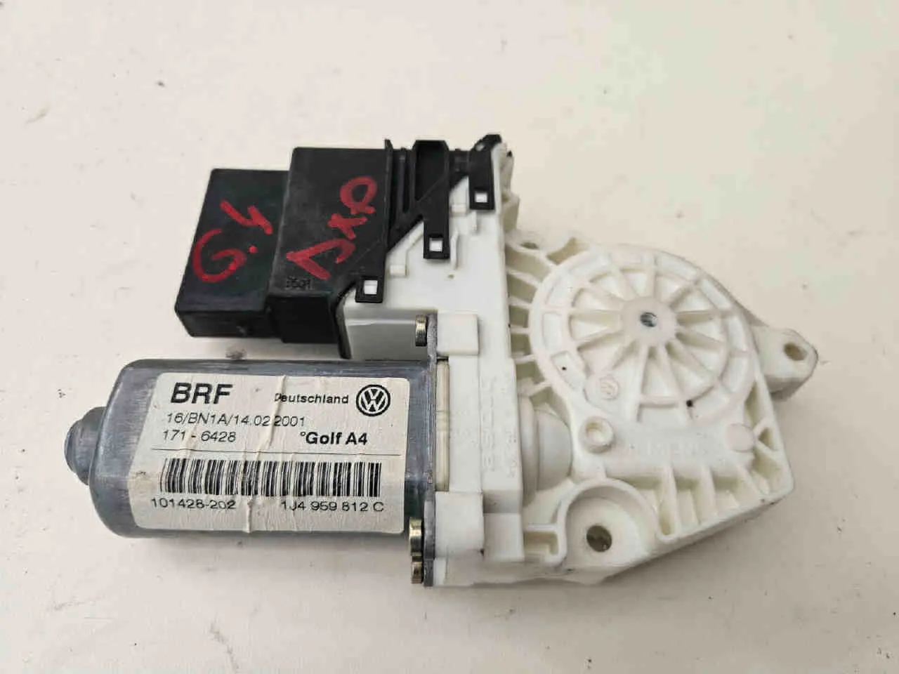 Motorino Alzavetro posteriore destra VOLKSWAGEN Golf 4 Berlina (97>03) del 1997 - 2003  CODICE RICAMBIO : 101428202