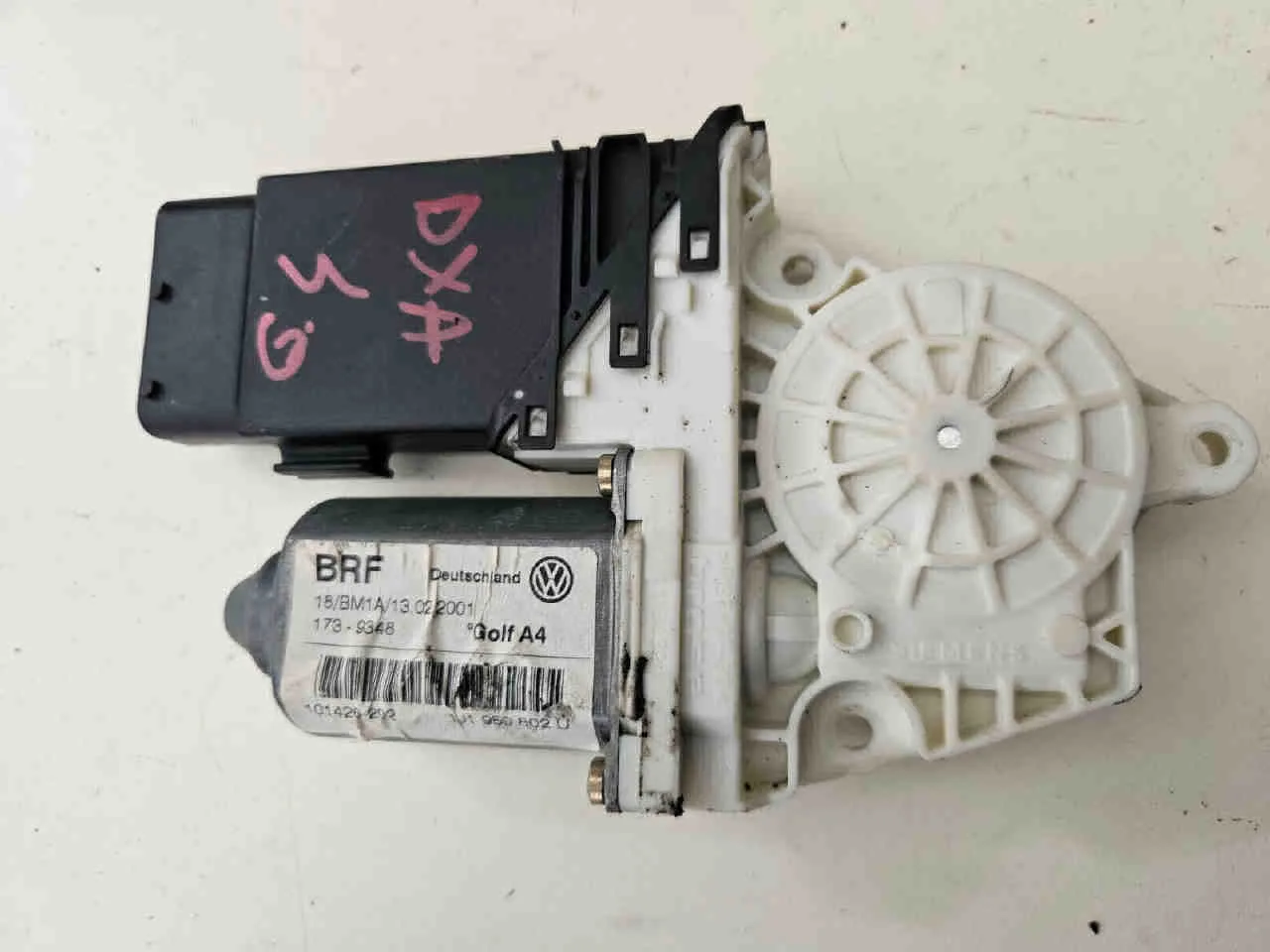 Motorino Alzavetro anteriore destra VOLKSWAGEN Golf 4 Berlina (97>03) del 1997 - 2003  CODICE RICAMBIO : 101426202
