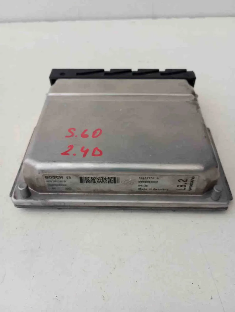 Centralina motore VOLVO S60 1° Serie del 2000 - 2009  CODICE RICAMBIO : 0281011078