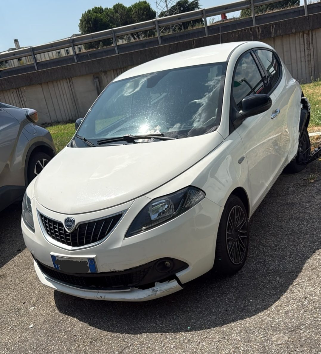 CAMBIO da LANCIA Ypsilon del 2023 IBRIDA BENZINA 999cc.