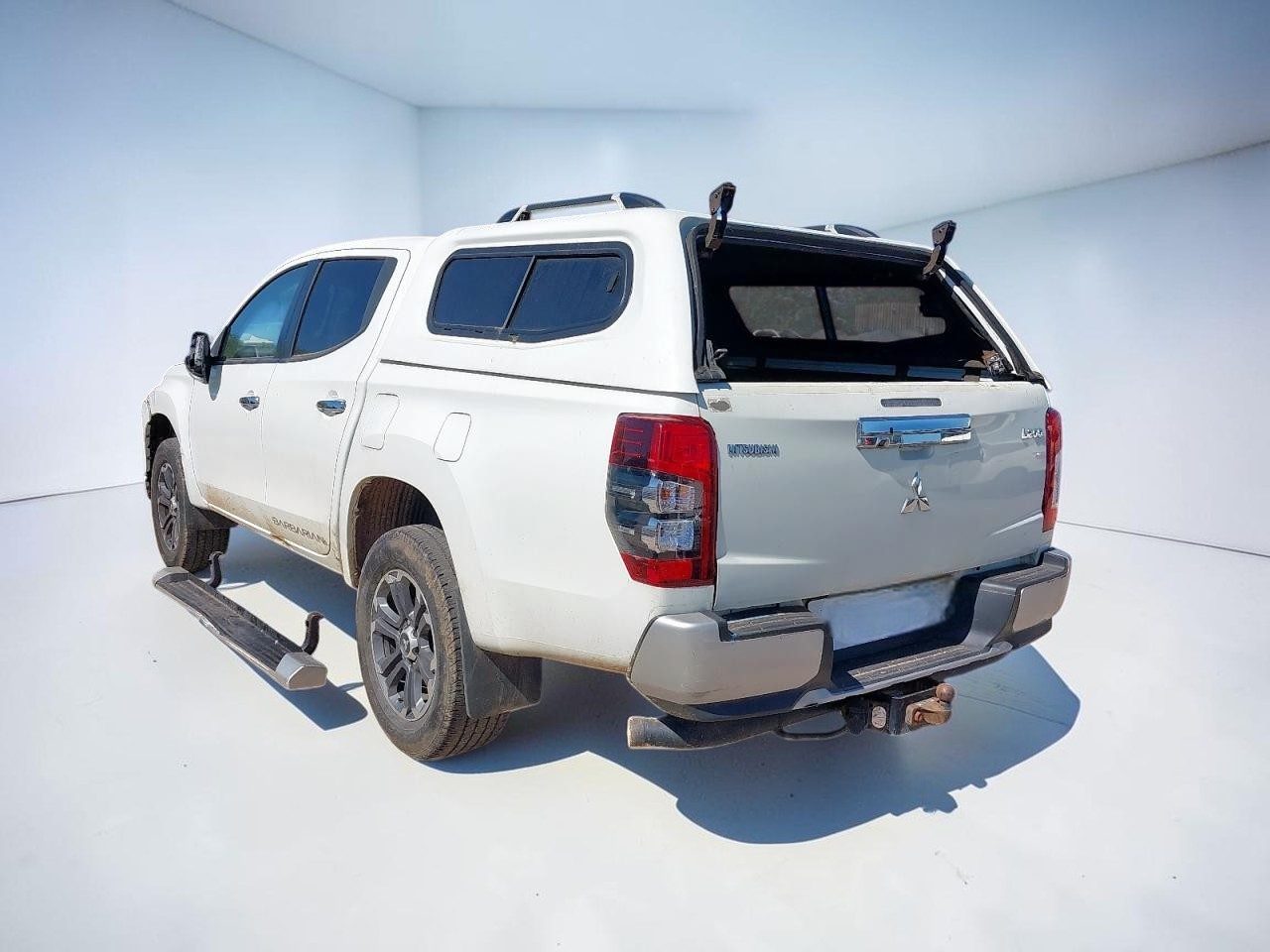 FANALE POSTERIORE SINISTRO da MITSUBISHI L200 del 2019 GASOLIO 2268cc. VEICOLO IN DEMOLIZIONE PE